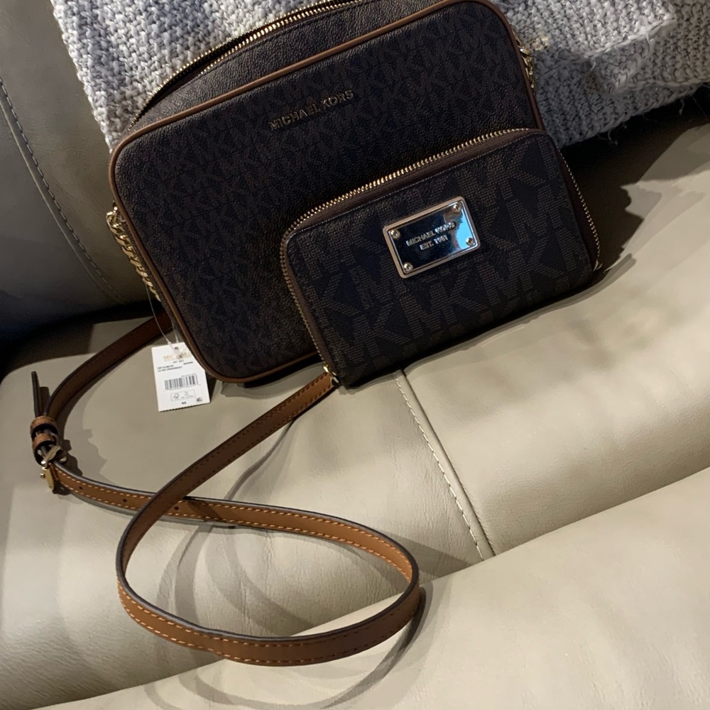 NWT Michael Kors Jet set crossbody & wallet